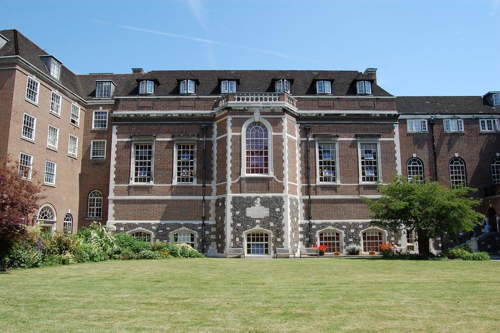 Goodenough College - University Residence London Exterior photo